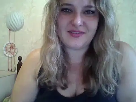 Snapshot of ParisMimi chatting on October 2025 08:37:02 AM ParisMimi online show from October 2025 08:37:02 AM