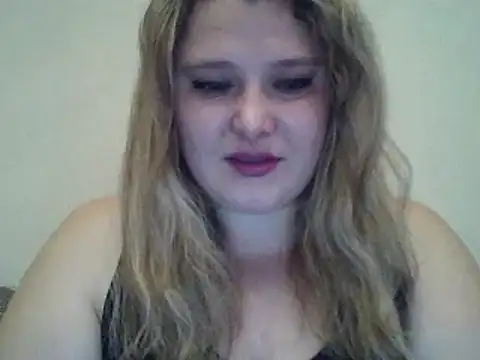 Snapshot of ParisMimi chatting on November 2025 08:39:02 AM ParisMimi online show from November 2025 08:39:02 AM