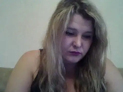 Snapshot of ParisMimi chatting on December 2025 08:53:01 AM ParisMimi online show from December 2025 08:53:01 AM