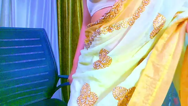 Snapshot of Aashika-Kaur chatting on March 2025 04:01:01 AM Aashika-Kaur online show from March 2025 04:01:01 AM