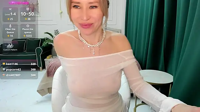 Snapshot of Jolie_Ozolla chatting on January 2025 12:18:01 PM Jolie Ozolla online show from January 2025 12:18:01 PM