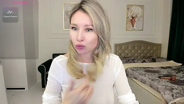 Snapshot of Jolie_Ozolla chatting on October 2025 03:53:01 PM Jolie Ozolla online show from October 2025 03:53:01 PM