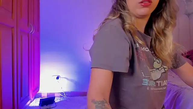 Snapshot of martinaaricci chatting on October 2025 01:01:02 PM martinaaricci online show from October 2025 01:01:02 PM