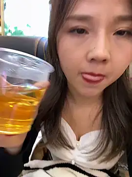 Efangfang online show from January 2025 12:58:02 PM