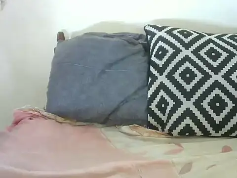 Snapshot of Pretty-emmie chatting on December 2024 06:52:02 AM Pretty-emmie online show from December 2024 06:52:02 AM