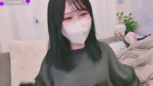 Conatsu online show from December 2024 01:31:02 PM