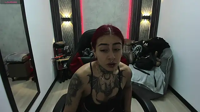 selene red  online show from February 2025 12:36:01 PM