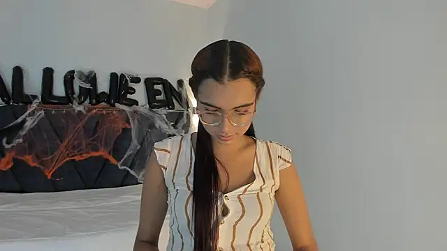 sara saenz99 online show from October 2025 08:09:02 PM