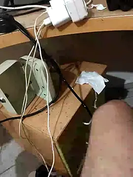 Snapshot of skrigul12 chatting on October 2025 01:43:02 PM skrigul12 online show from October 2025 01:43:02 PM