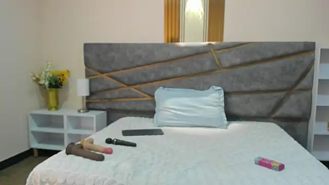 Snapshot of Julia_Gomes chatting on October 2025 05:03:01 PM Julia Gomes online show from October 2025 05:03:01 PM