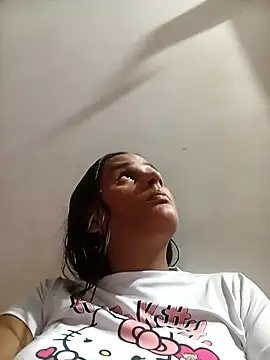 Snapshot of Andreita_95 chatting on December 2025 08:25:01 PM Andreita 95 online show from December 2025 08:25:01 PM