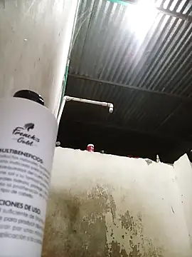 Snapshot of Andreita_95 chatting on December 2025 10:06:02 PM Andreita 95 online show from December 2025 10:06:02 PM