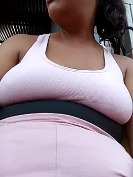 Snapshot of Andreita_95 chatting on December 2025 10:28:01 PM Andreita 95 online show from December 2025 10:28:01 PM