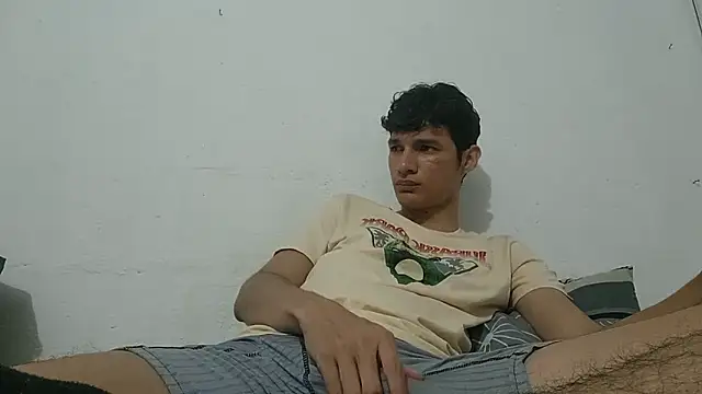 Snapshot of Paulhot018 chatting on March 2025 04:17:02 AM Paulhot018 online show from March 2025 04:17:02 AM