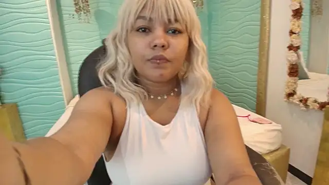 cherry chel online show from April 2026 09:05:01 PM