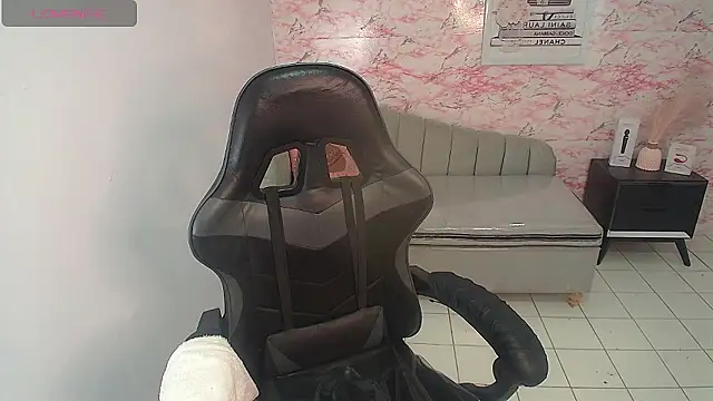 Snapshot of samm_t_ chatting on December 2024 07:47:01 PM samm t online show from December 2024 07:47:01 PM