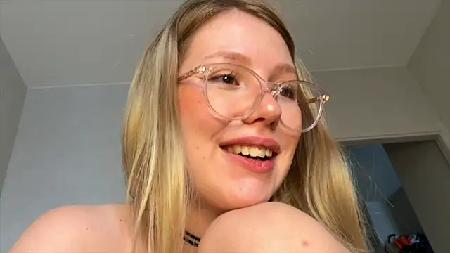 Snapshot of HoneyAudrey chatting on January 2025 03:26:01 AM HoneyAudrey online show from January 2025 03:26:01 AM