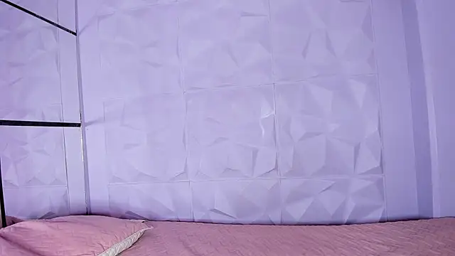 Snapshot of _LittleLia chatting on October 2025 01:11:02 PM LittleLia online show from October 2025 01:11:02 PM