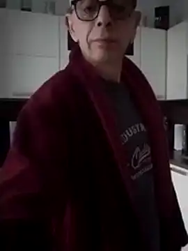 Snapshot of heitzer1072 chatting on February 2026 06:23:01 AM heitzer1072 online show from February 2026 06:23:01 AM