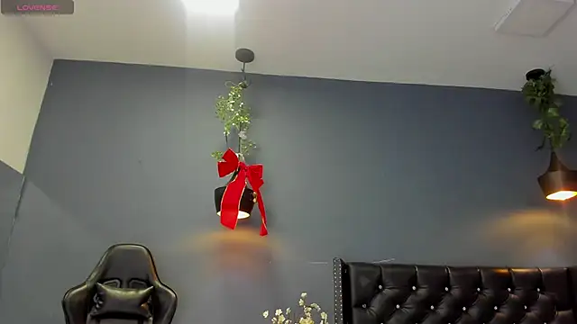 Snapshot of Hannah_Miller__ chatting on December 2024 11:34:02 AM Hannah Miller online show from December 2024 11:34:02 AM