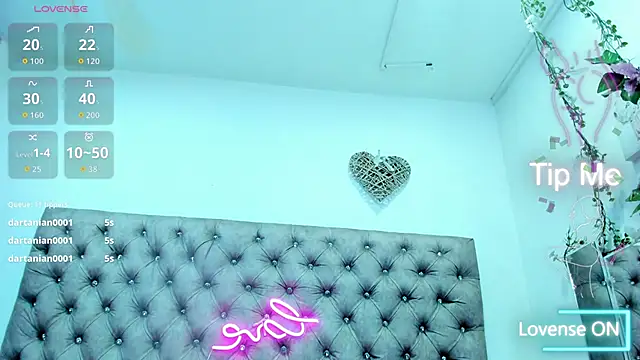 Hannah Miller   online show from October 2025 05:21:01 PM