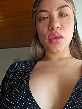 Snapshot of Karen_San_Miguel chatting on January 2025 05:07:02 PM Karen San Miguel online show from January 2025 05:07:02 PM