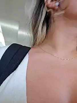 Snapshot of Karen_San_Miguel chatting on January 2025 07:06:01 PM Karen San Miguel online show from January 2025 07:06:01 PM