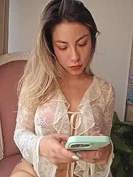 Snapshot of Karen_San_Miguel chatting on February 2025 07:22:02 PM Karen San Miguel online show from February 2025 07:22:02 PM