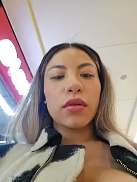 Snapshot of Karen_San_Miguel chatting on February 2025 09:27:02 PM Karen San Miguel online show from February 2025 09:27:02 PM