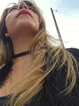 Snapshot of Karen_San_Miguel chatting on October 2025 07:15:01 PM Karen San Miguel online show from October 2025 07:15:01 PM