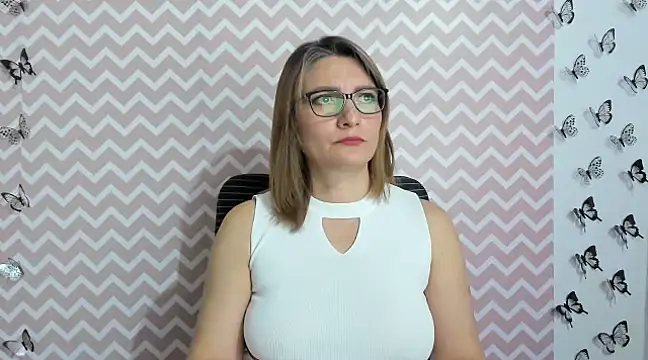 Amie Adams82  online show from December 2024 04:42:01 PM