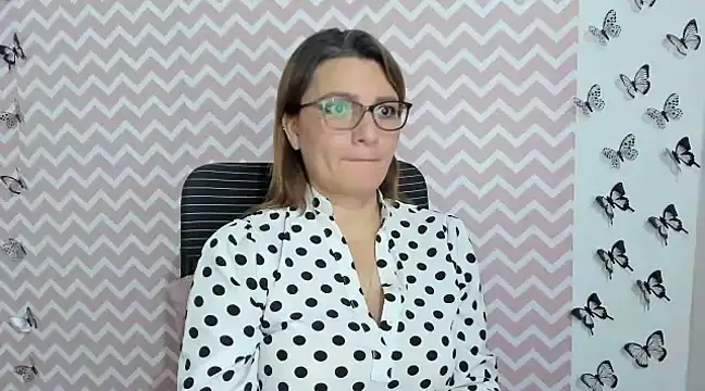 Amie Adams82  online show from December 2024 07:22:01 PM