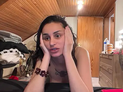 Snapshot of JeSuisUnTapin chatting on October 2025 08:44:02 PM JeSuisUnTapin online show from October 2025 08:44:02 PM