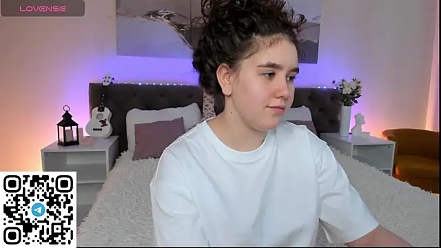 Snapshot of Ariella_Sol chatting on January 2025 04:18:02 AM Ariella Sol online show from January 2025 04:18:02 AM