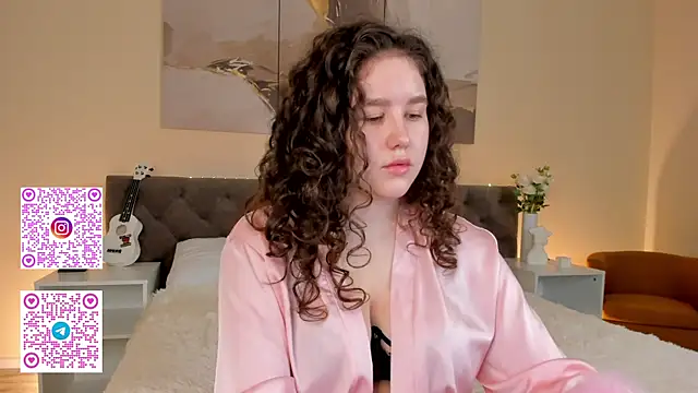 Snapshot of Ariella_Sol chatting on September 2025 07:32:02 AM Ariella Sol online show from September 2025 07:32:02 AM