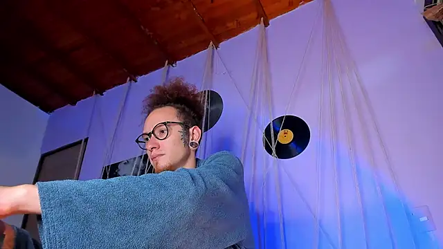 MrShaggy online show from February 2025 12:57:02 PM