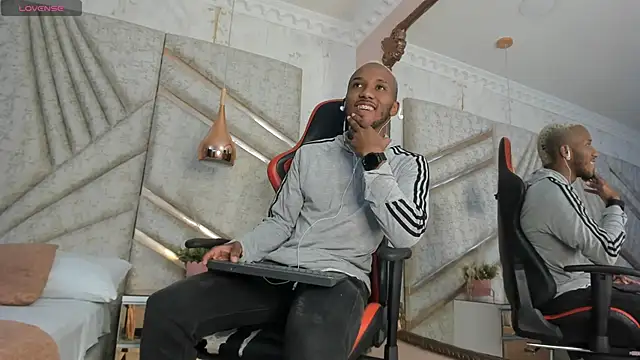 JamesParck online show from February 2025 12:17:02 PM