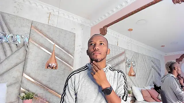 JamesParck online show from February 2025 12:39:02 PM