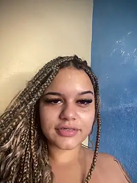Snapshot of Lolacavalona chatting on March 2025 02:45:01 PM Lolacavalona online show from March 2025 02:45:01 PM