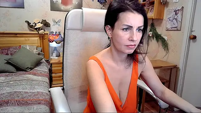 Snapshot of Kendra_Mom chatting on February 2025 05:46:02 PM Kendra Mom online show from February 2025 05:46:02 PM