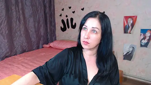 Snapshot of JillStevens chatting on November 2025 03:34:01 AM JillStevens online show from November 2025 03:34:01 AM