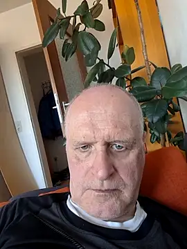 Milkasahne64 online show from April 2026 10:27:01 AM