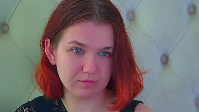 Snapshot of LessySmith chatting on March 2026 05:33:02 AM LessySmith online show from March 2026 05:33:02 AM