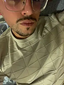 islandboiZ online show from February 2026 10:41:01 PM