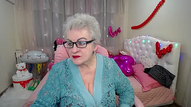 Snapshot of KayleSmoll chatting on February 2025 07:25:01 PM KayleSmoll online show from February 2025 07:25:01 PM