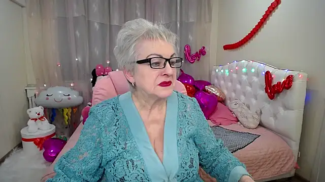 Snapshot of KayleSmoll chatting on February 2025 10:28:02 PM KayleSmoll online show from February 2025 10:28:02 PM