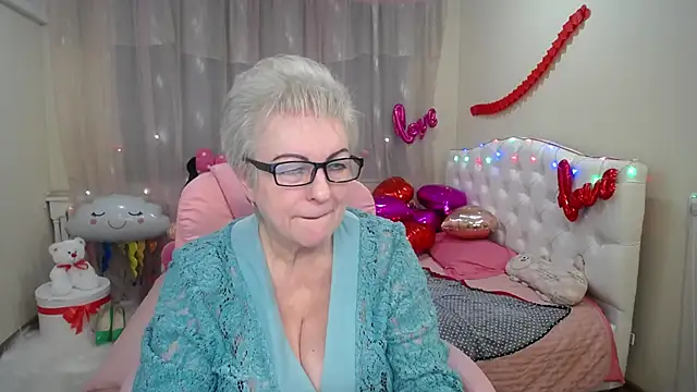 Snapshot of KayleSmoll chatting on February 2025 01:37:01 AM KayleSmoll online show from February 2025 01:37:01 AM