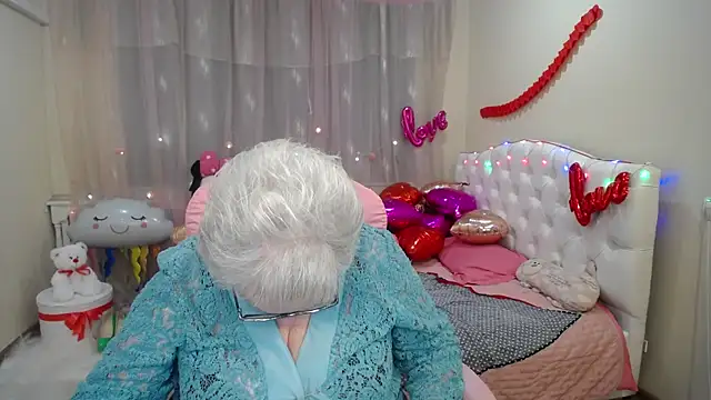 Snapshot of KayleSmoll chatting on February 2025 04:37:02 AM KayleSmoll online show from February 2025 04:37:02 AM