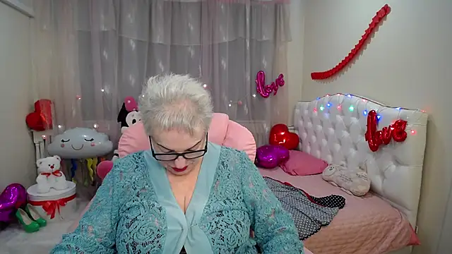 Snapshot of KayleSmoll chatting on February 2025 04:43:01 AM KayleSmoll online show from February 2025 04:43:01 AM