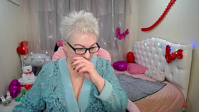 Snapshot of KayleSmoll chatting on February 2025 04:36:02 AM KayleSmoll online show from February 2025 04:36:02 AM